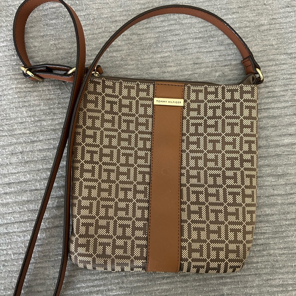 Tommy Hilfiger crossbody purse